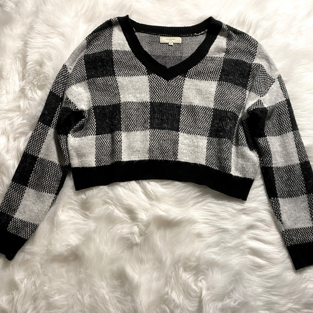 Oversized Plaid Fall Sweater. Black&white. No Comments brand, XL. Slight crop.
